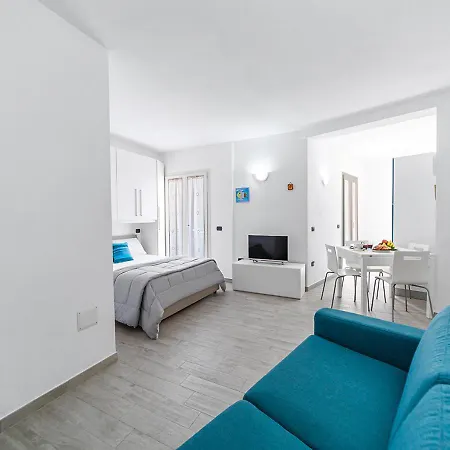 Le Logge 2: Cozy Near Piazza Umberto I Apartment *