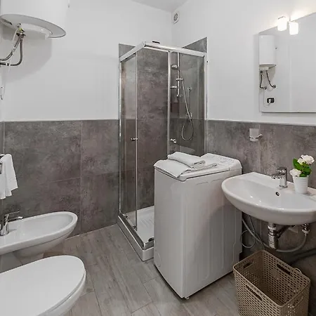 Apartment Le Logge 2: Cozy Near Piazza Umberto I La Maddalena (Sassari)