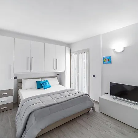 Pgs Immobiliare Srls Le Logge 2 Monolocale Ben Accessoriato A Pochi Metri Da Piazza Umberto I La Maddalena (Sassari)